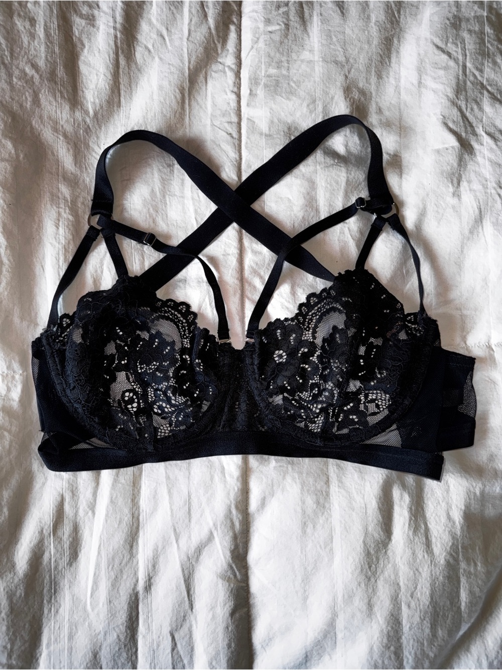 Lonely brand black lace cross back underwire bra 32DD
